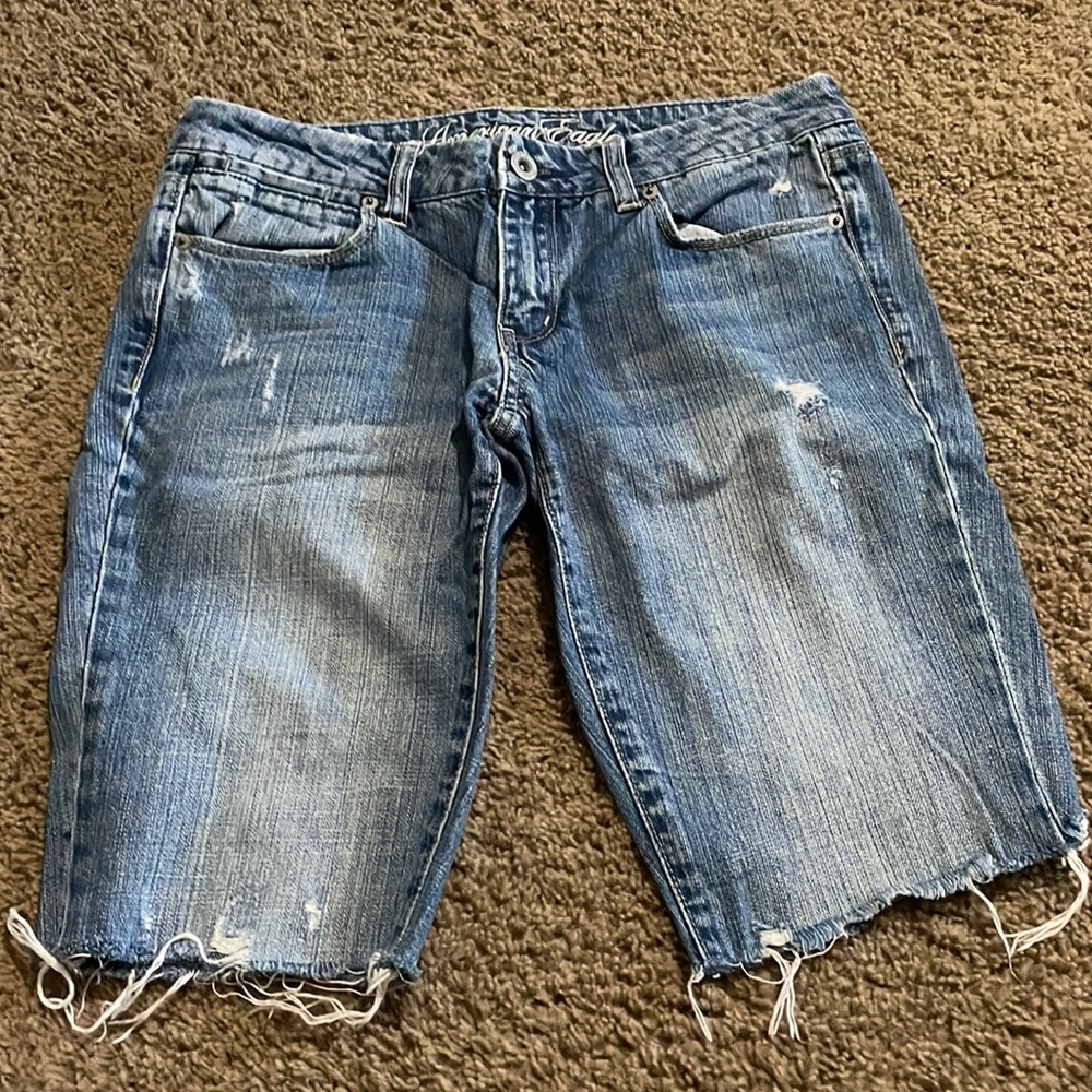 American Eagle Real Flare ladies distressed jean shorts Sz 6 Regular